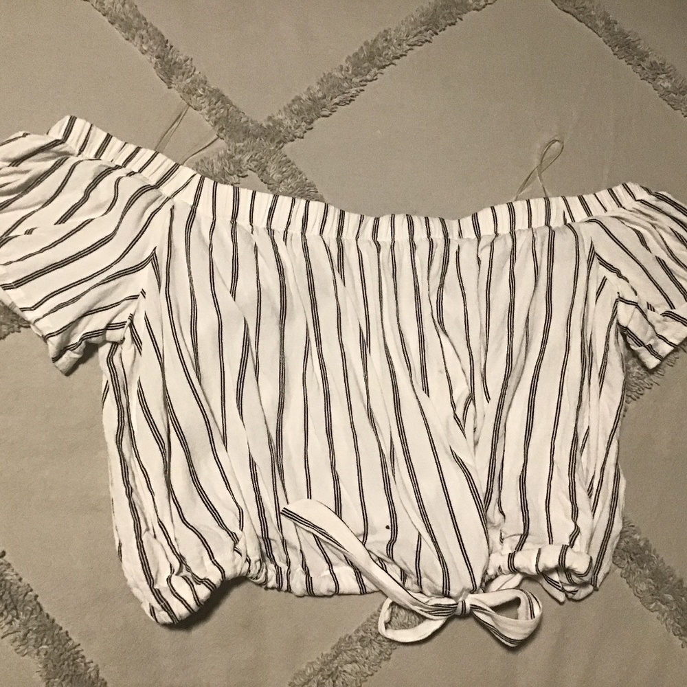 Off the shoulder crop top shirt